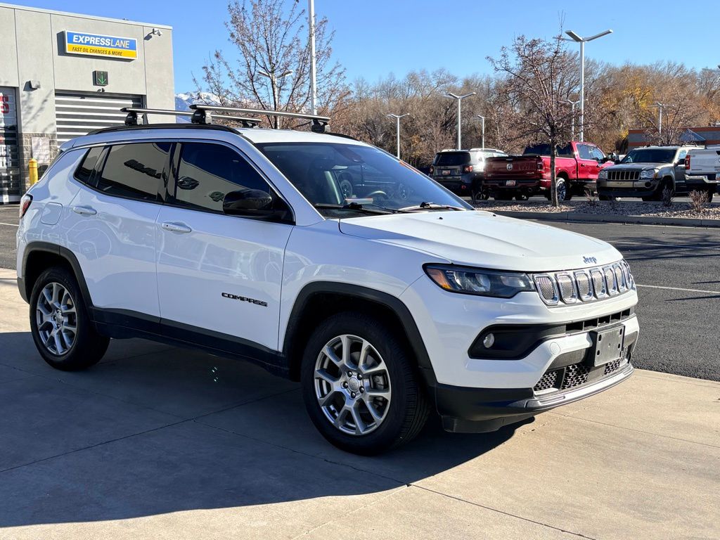 2022 Jeep Compass Latitude Lux photo 4