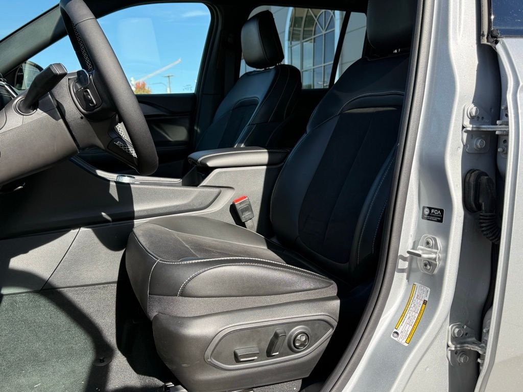 New 2025 Jeep Grand Cherokee ALTITUDE X 4X4 Sport Utility