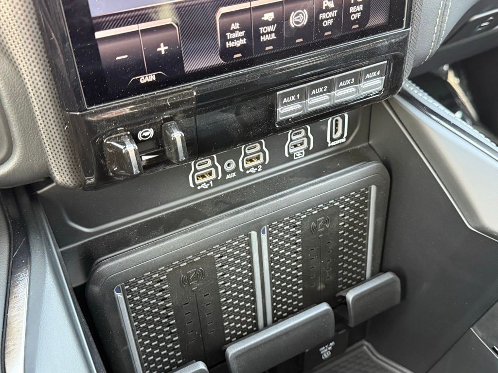 New 2025 Ram 2500 LIMITED CREW CAB 4X4 6'4 BOX Pickup