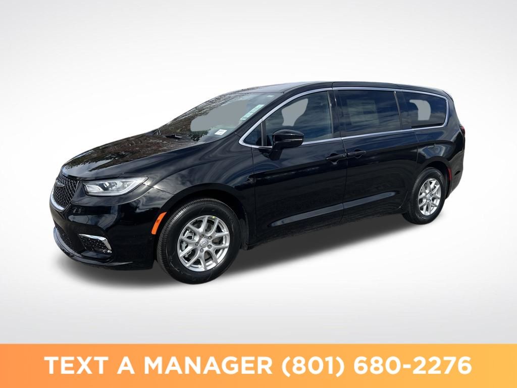 2026 Chrysler Pacifica Select's photo