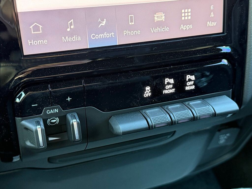 New 2025 Ram 1500 LARAMIE CREW CAB 4X4 5'7 BOX Pickup