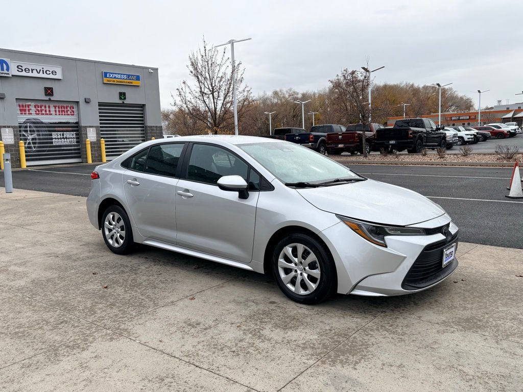 2024 Toyota Corolla LE photo 4