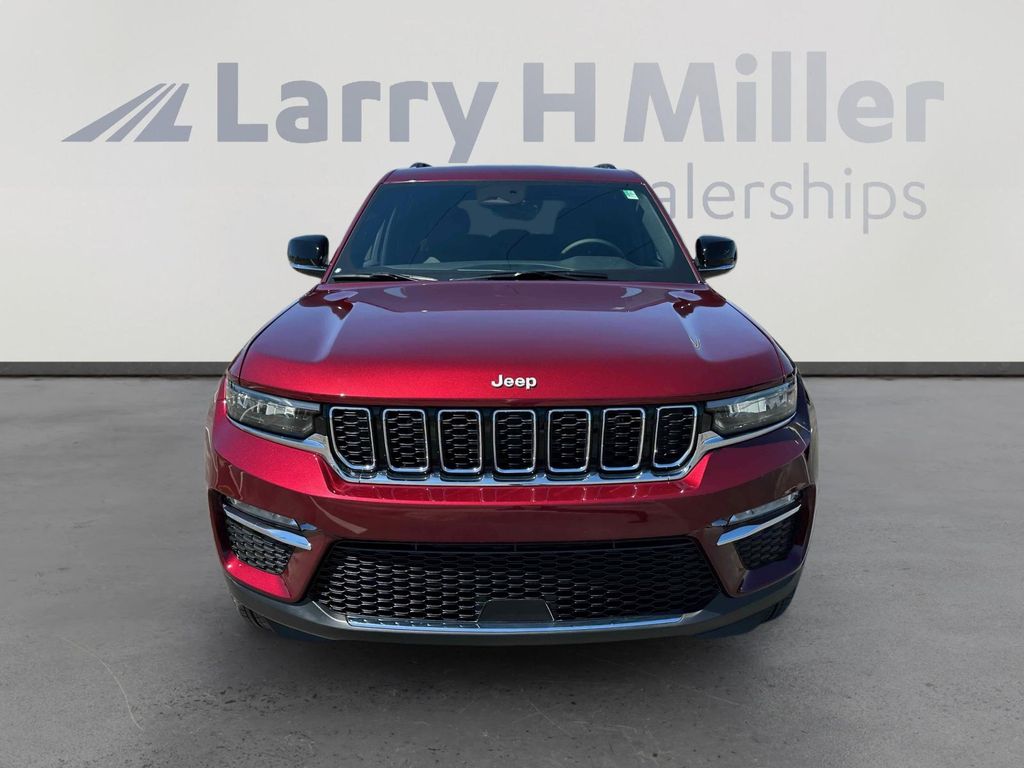 2025 Jeep Grand Cherokee Limited Sport photo 4