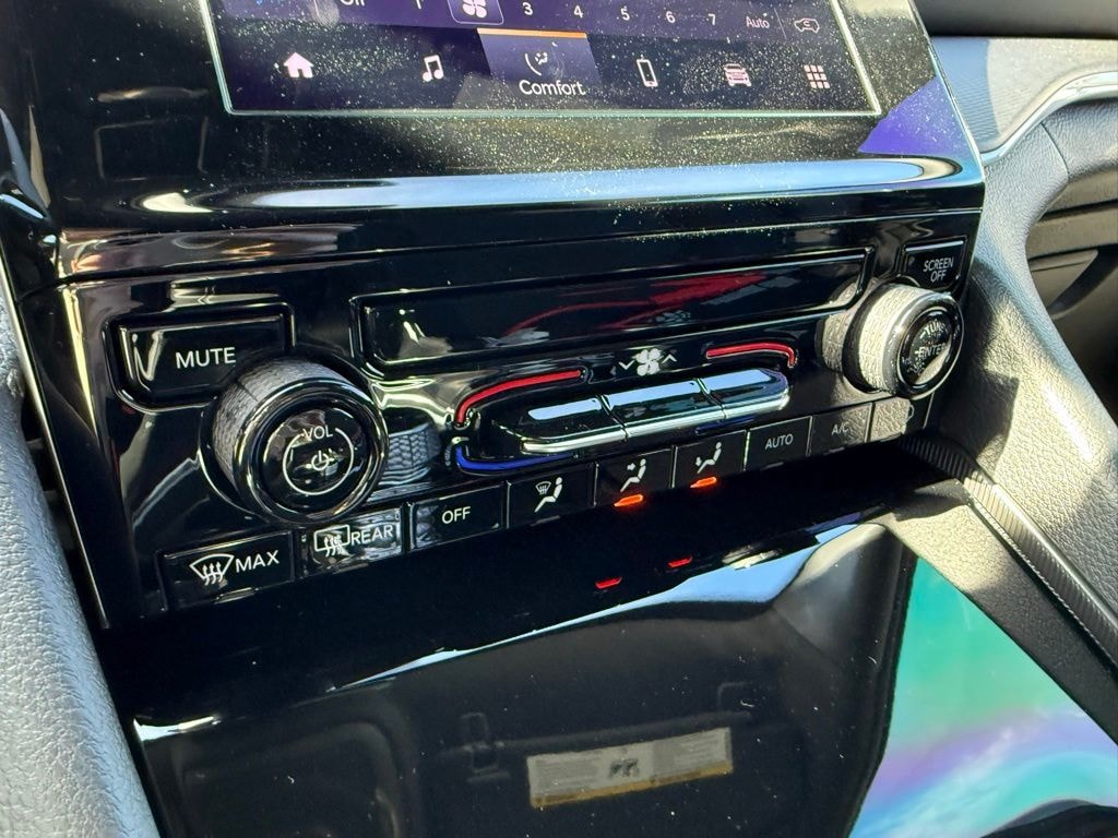 New 2025 Jeep Grand Cherokee LAREDO 4X4 Sport Utility