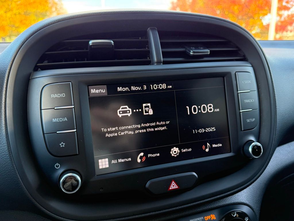 2024 Kia Soul LX photo 3