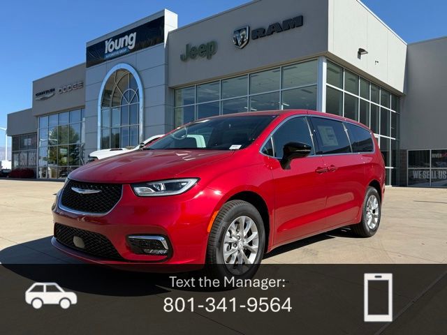 2026 Chrysler Pacifica Select's photo