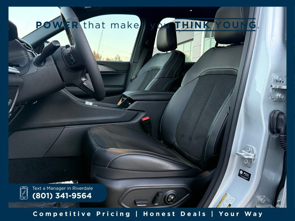 New 2025 Jeep Grand Cherokee L ALTITUDE X 4X4 Sport Utility