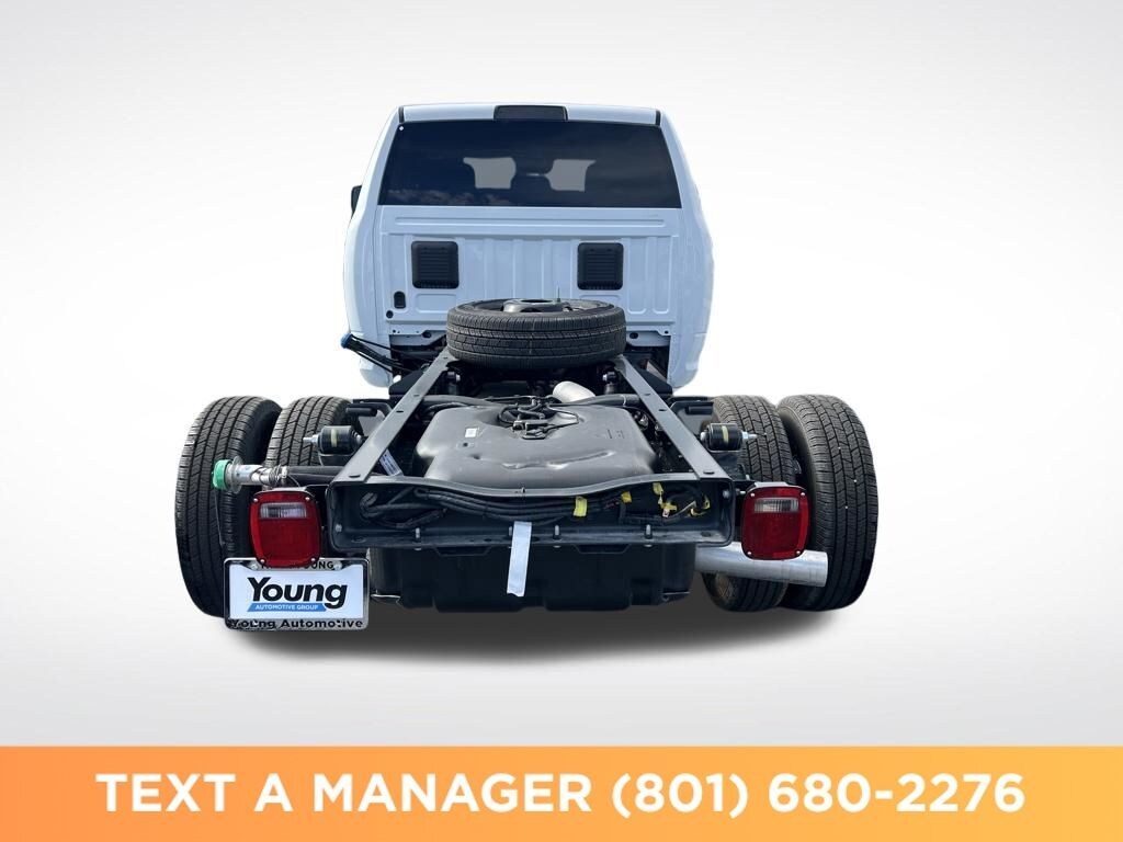 New 2026 Ram 3500 Chassis Cab TRADESMAN CREW 4X4 60' CA Pickup