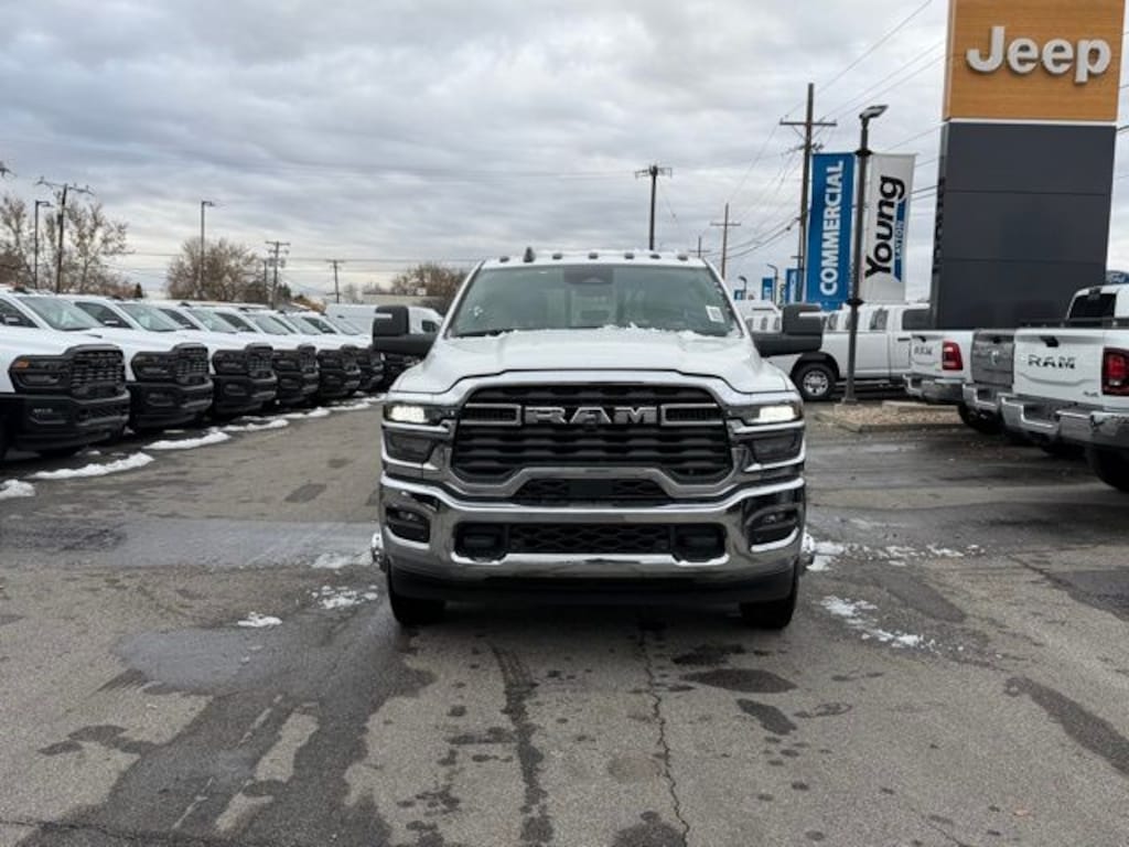New 2026 Ram 3500 TRADESMAN CREW CAB 4X4 8' BOX Pickup