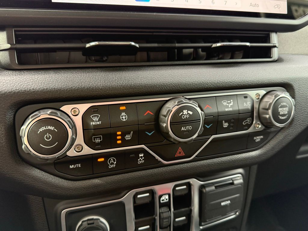 2025 Jeep Wrangler Willys photo 4