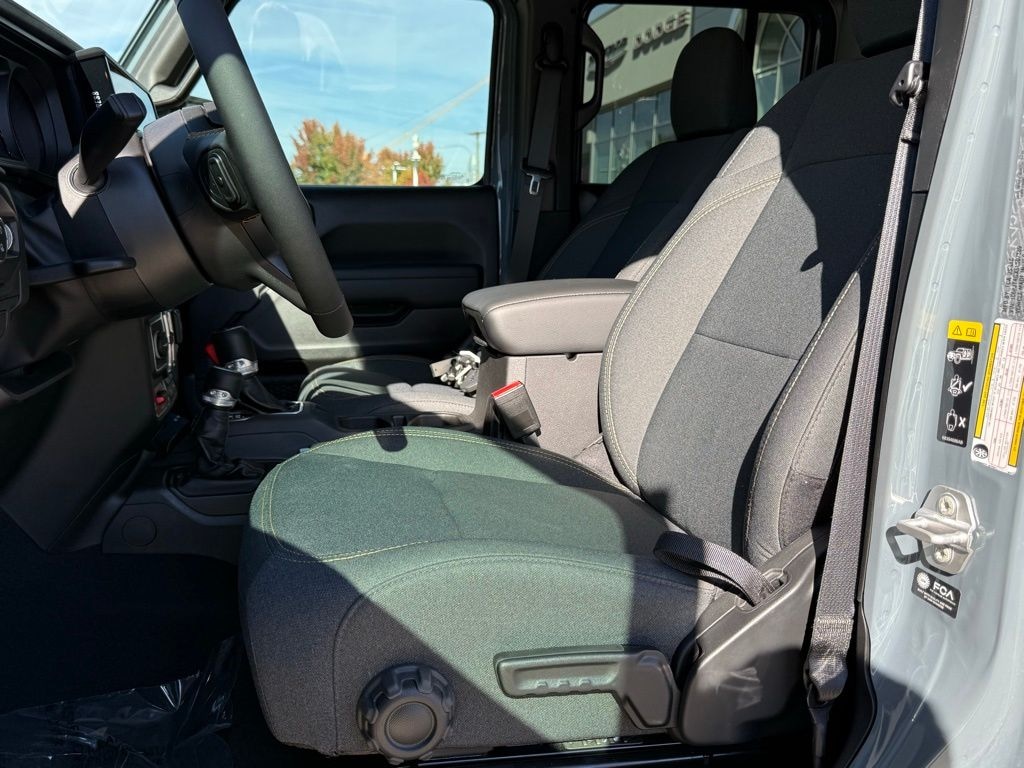 New 2025 Jeep Gladiator WILLYS 4X4 Pickup