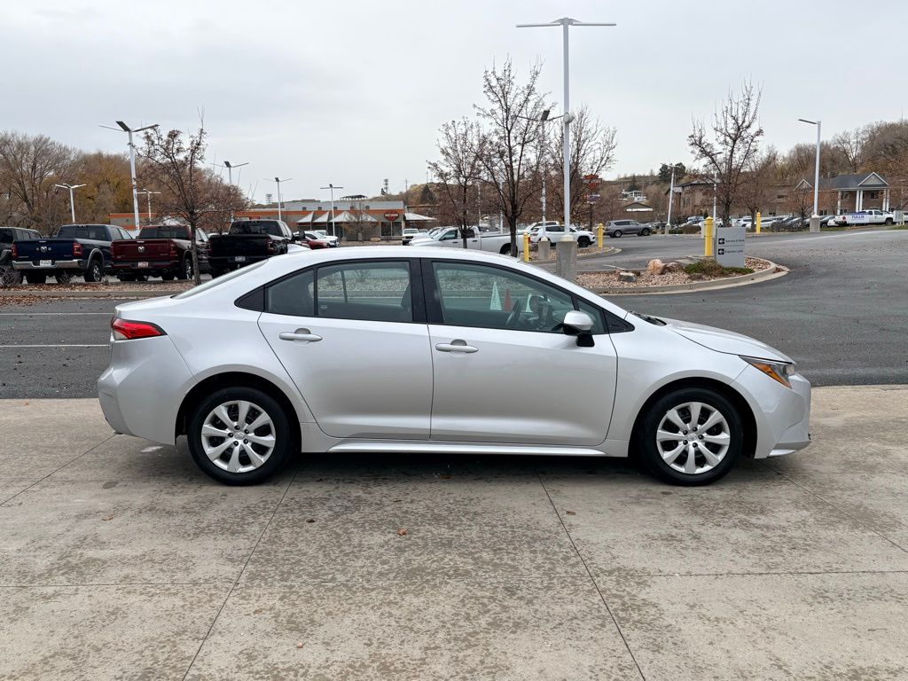 2024 Toyota Corolla LE photo 3