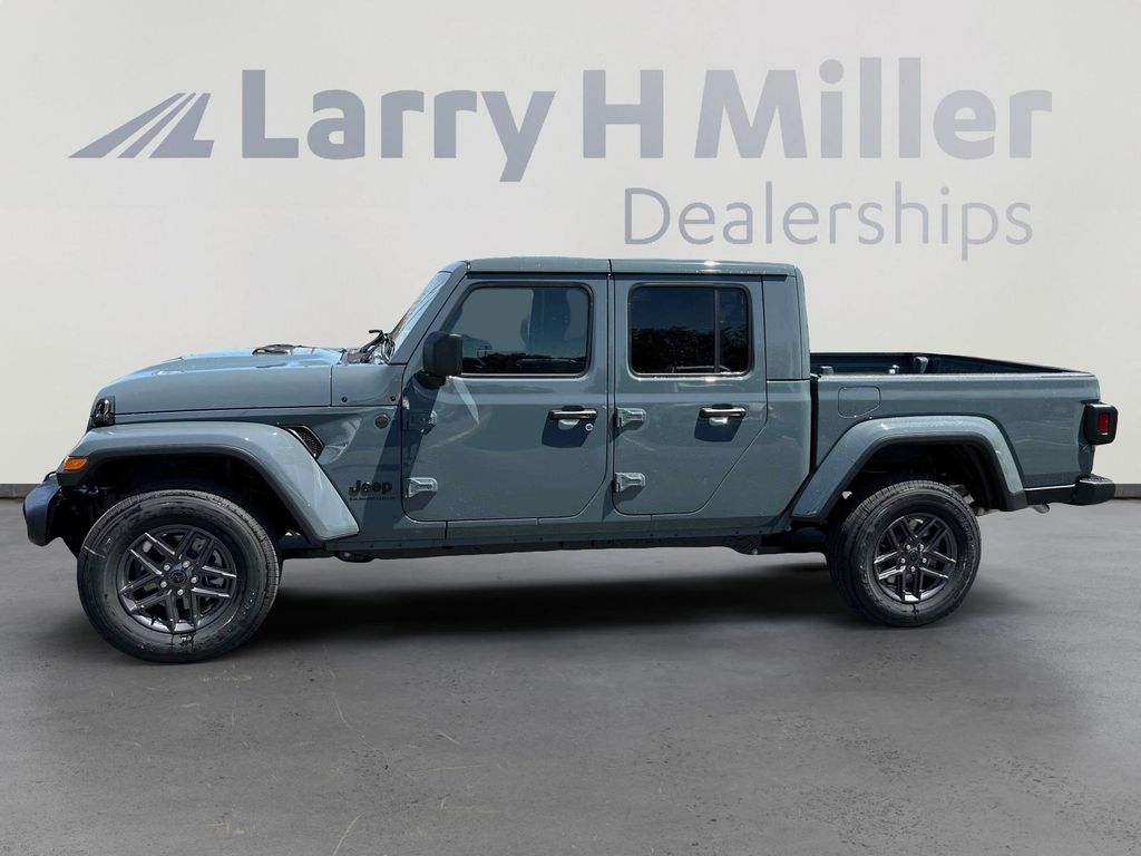 2025 Jeep Gladiator Sport S photo 2