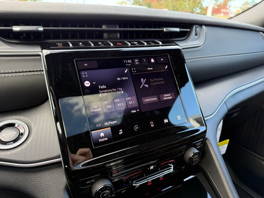 New 2025 Jeep Grand Cherokee LAREDO X 4X4 Sport Utility