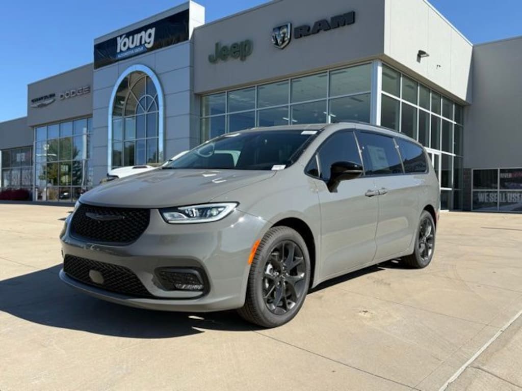 New 2025 Chrysler Pacifica LIMITED Passenger Van