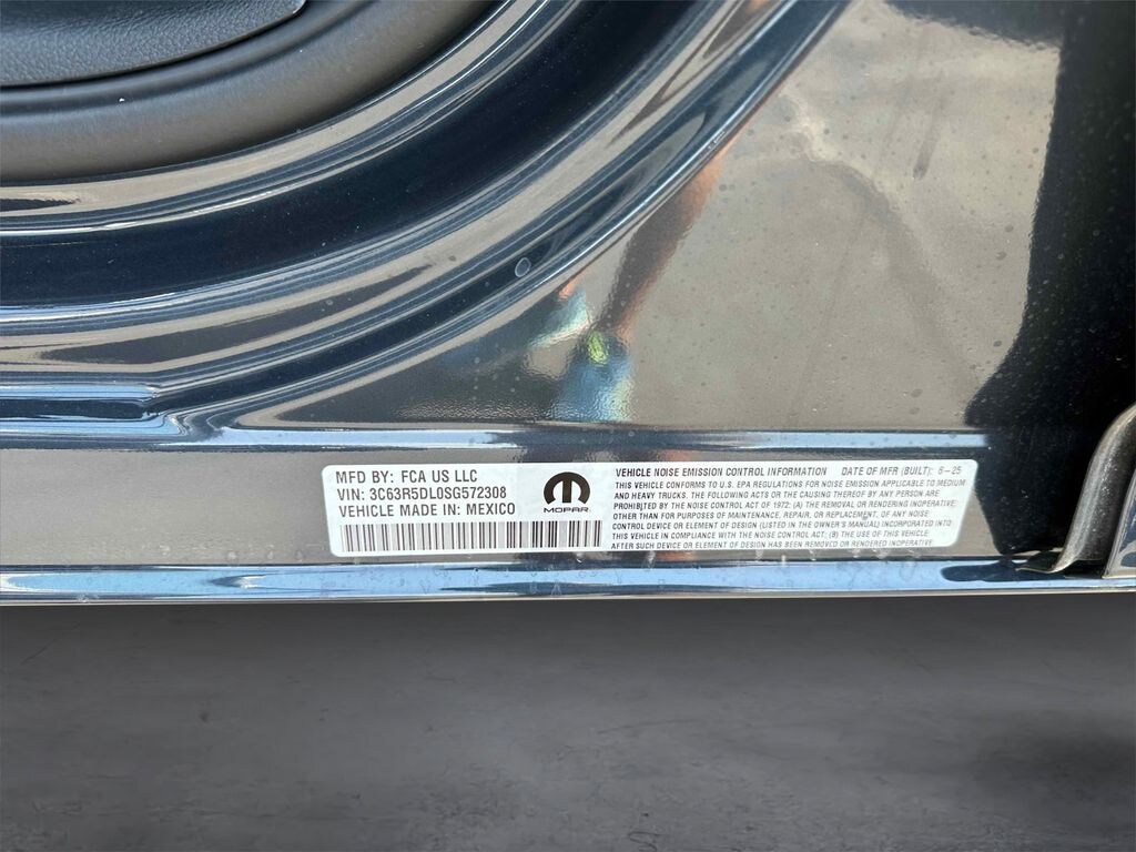 New 2025 Ram 2500 BIG HORN CREW CAB 4X4 6'4 BOX Pickup