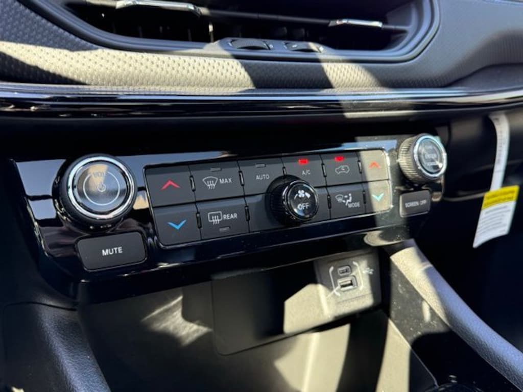 New 2025 Jeep Compass LATITUDE 4X4 Sport Utility