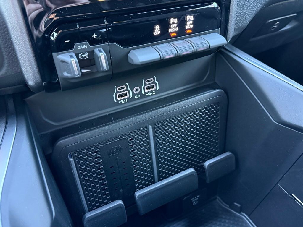 New 2025 Ram 1500 BIG HORN CREW CAB 4X4 5'7 BOX Pickup