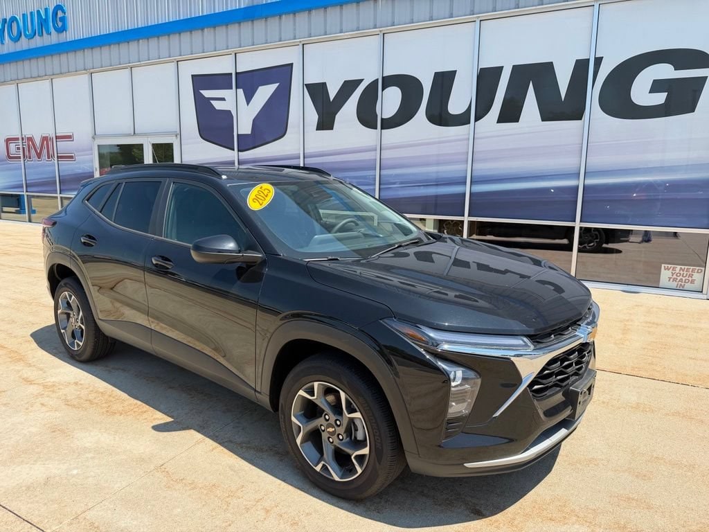 Used 2025 Chevrolet Trax LT SUV