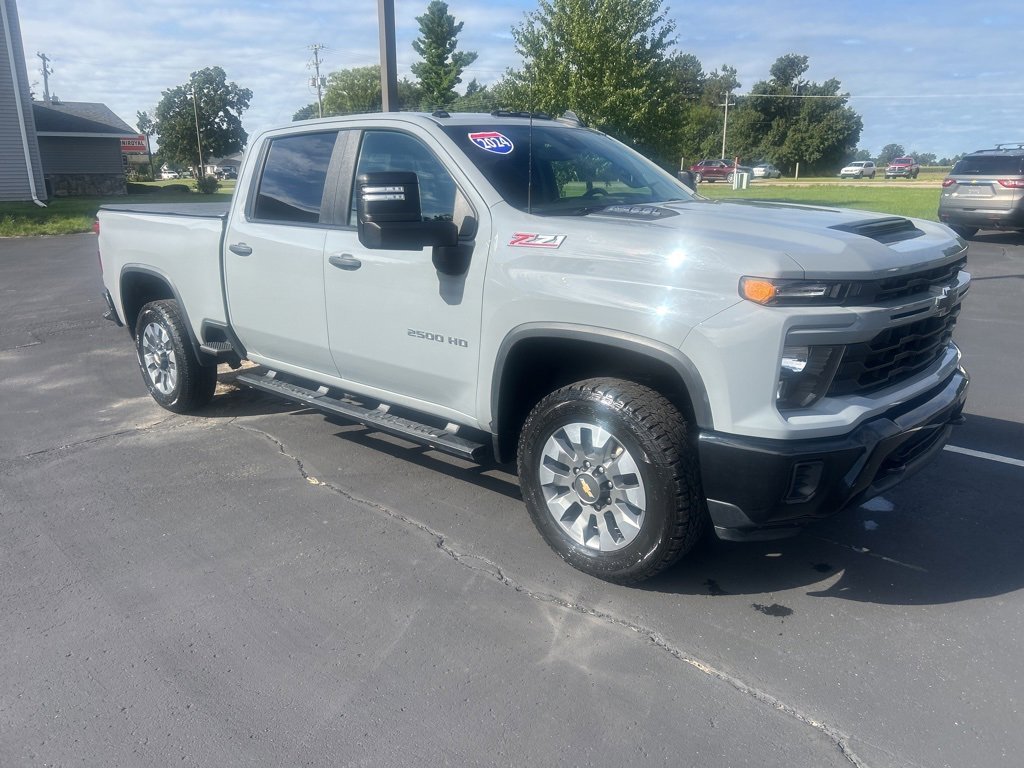 2024 Chevrolet Silverado 2500HD Custom photo 2