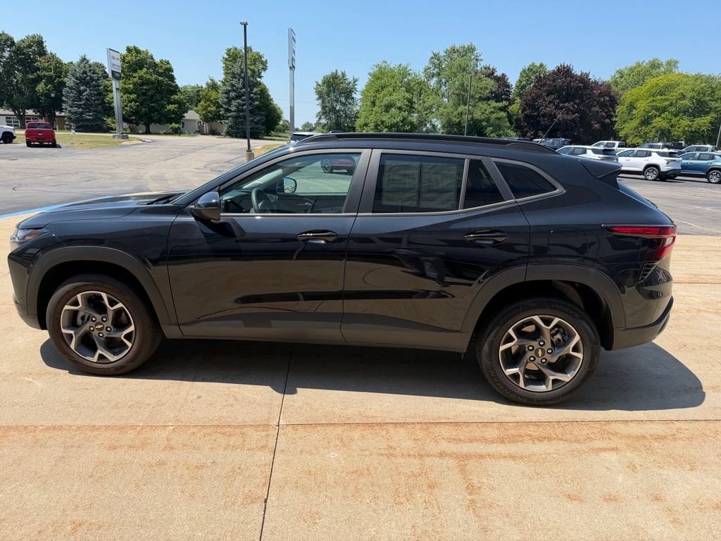 2025 Chevrolet Trax LT - Photo 6