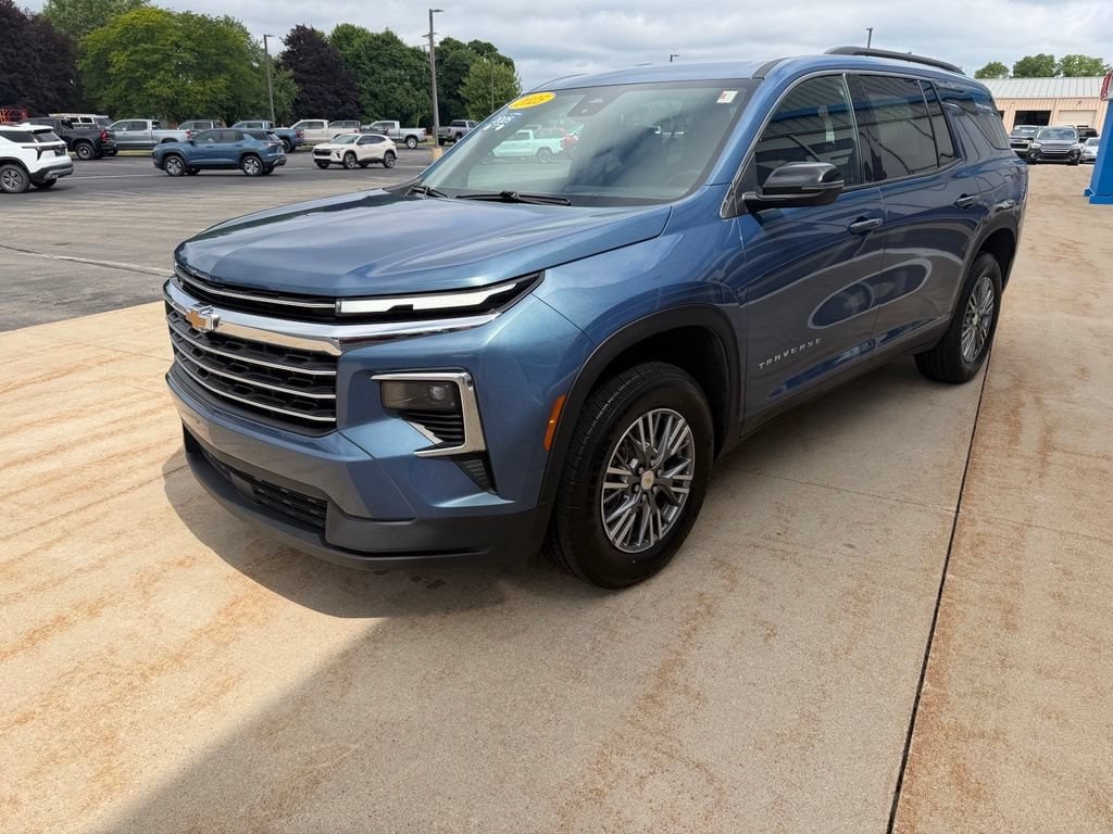 2025 Chevrolet Traverse LT - Photo 7