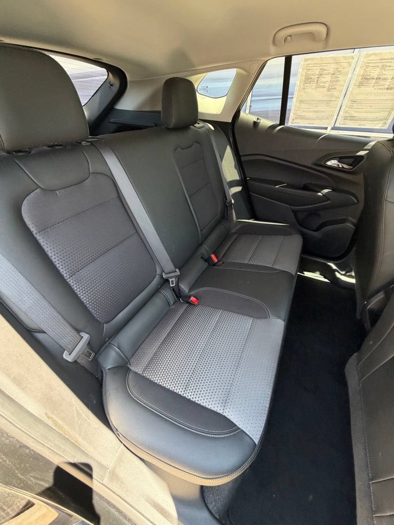 2025 Chevrolet Trax LT - Photo 11