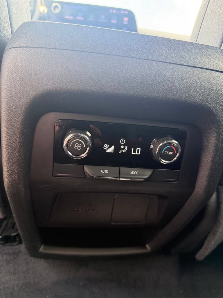 2025 Chevrolet Traverse LT - Photo 15
