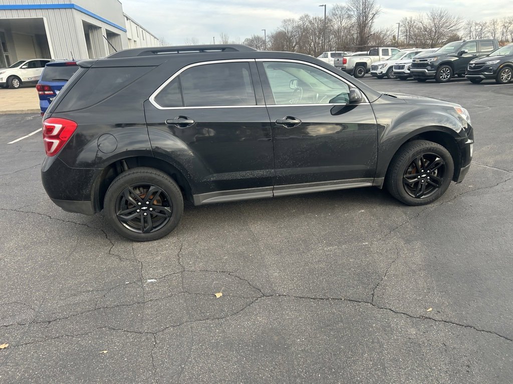2017 Chevrolet Equinox LT photo 2