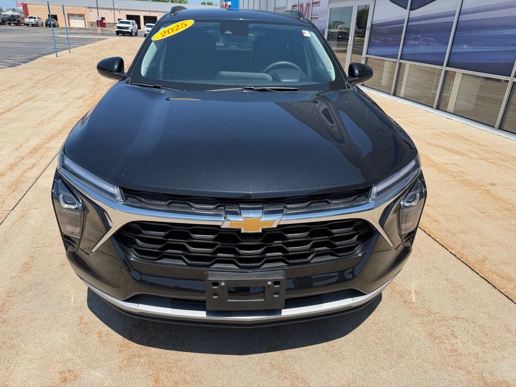 2025 Chevrolet Trax LT - Photo 8