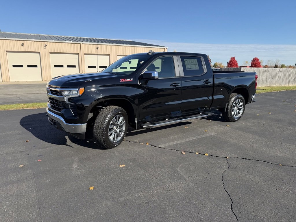 2026 Chevrolet Silverado 1500 LT photo 2