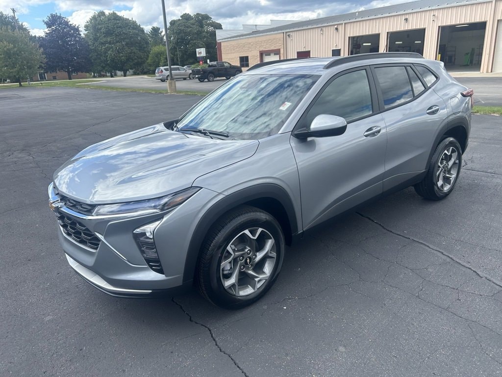 New 2025 Chevrolet Trax LT SUV