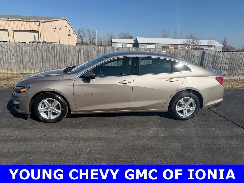 Used 2023 Chevrolet Malibu 1LT with VIN 1G1ZD5STXPF205437 for sale in Ionia, MI