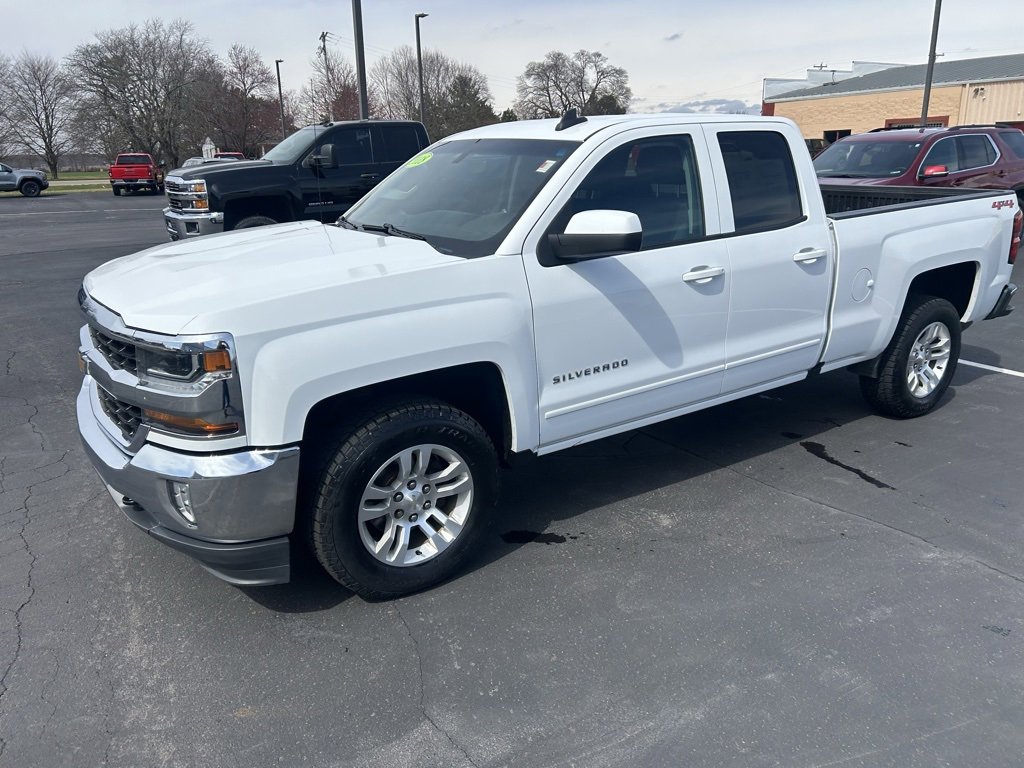 Used 2018 Chevrolet Silverado 1500 LT with VIN 2GCVKREC4J1106402 for sale in Ionia, MI