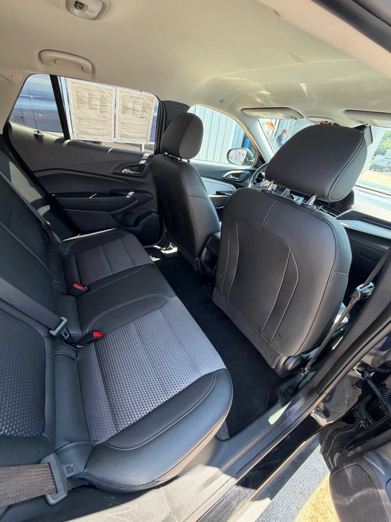2025 Chevrolet Trax LT - Photo 12