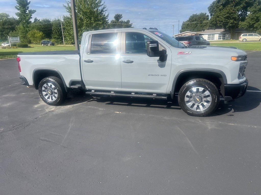2024 Chevrolet Silverado 2500HD Custom photo 3
