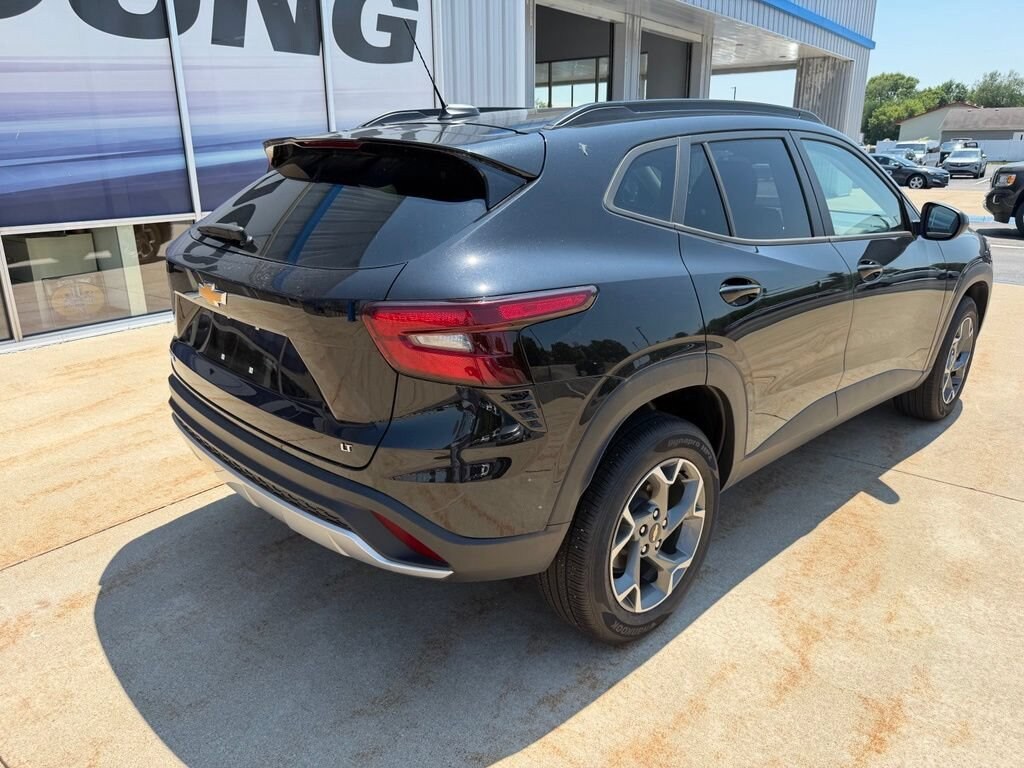 Used 2025 Chevrolet Trax LT SUV