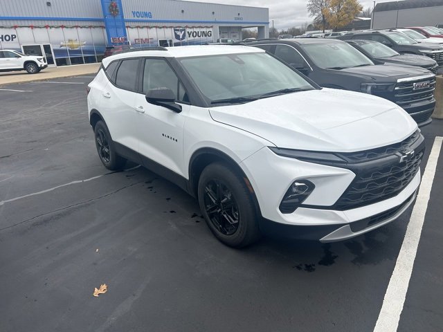 2025 Chevrolet Blazer 2LT photo 2