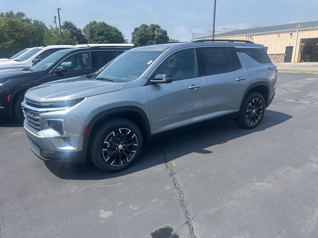 2026 Chevrolet Traverse photo 2