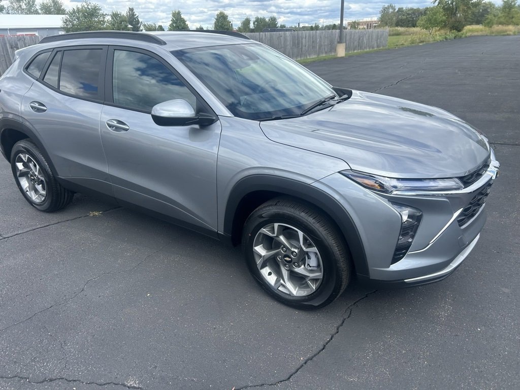 New 2025 Chevrolet Trax LT SUV