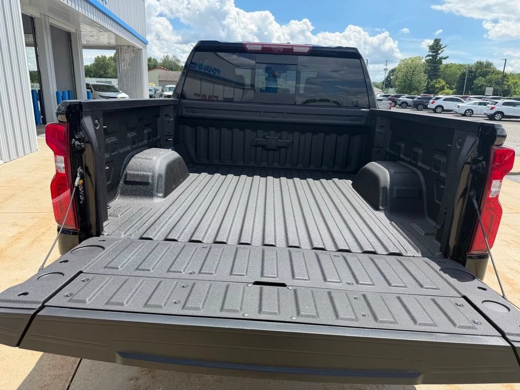 2026 Chevrolet Silverado 1500 ZR2 - Photo 9