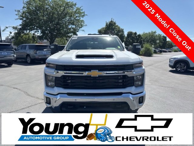 2025 Chevrolet Silverado 2500HD LT photo 2