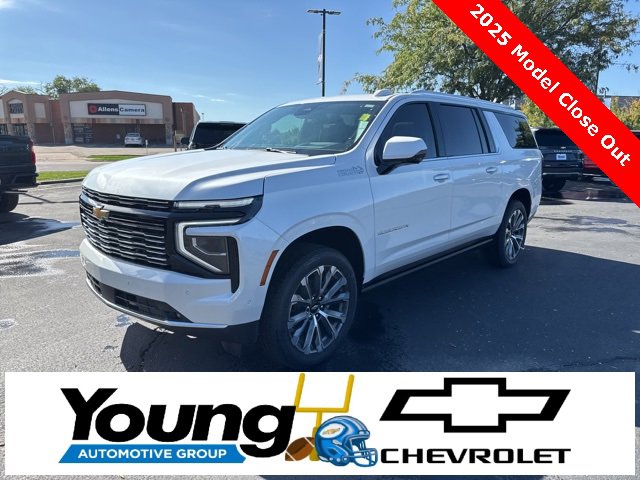 2025 Chevrolet Suburban High Country photo 3