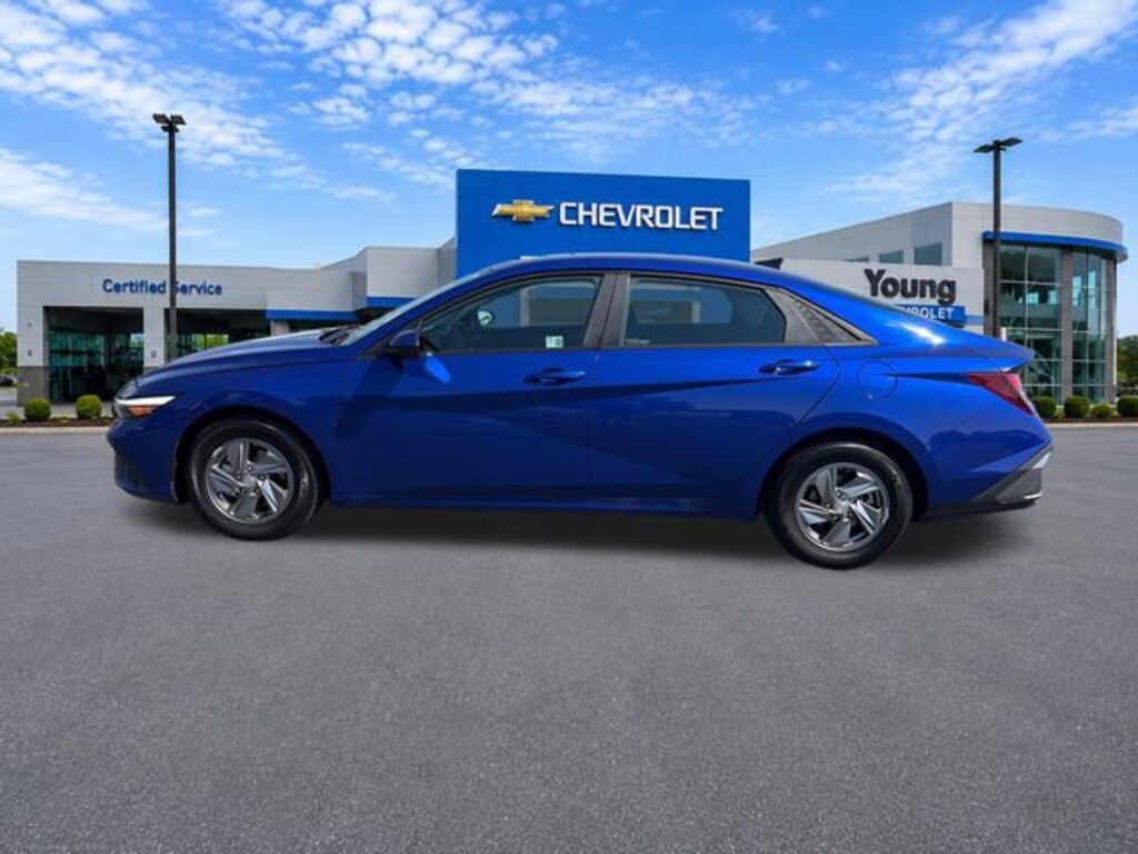 Used 2024 Hyundai Elantra SE Sedan