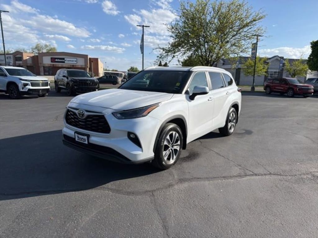 Used 2025 Toyota Highlander LE