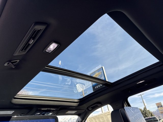 2026 Chevrolet Suburban Premier - Photo 18