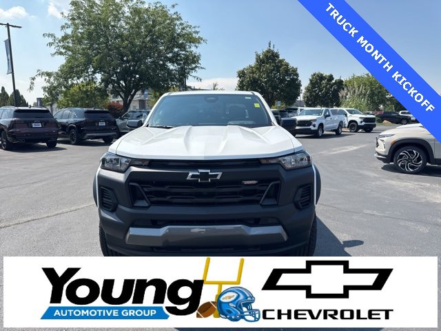 2026 Chevrolet Colorado Trail Boss photo 2