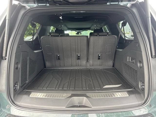 2026 Chevrolet Suburban Z71 - Photo 12
