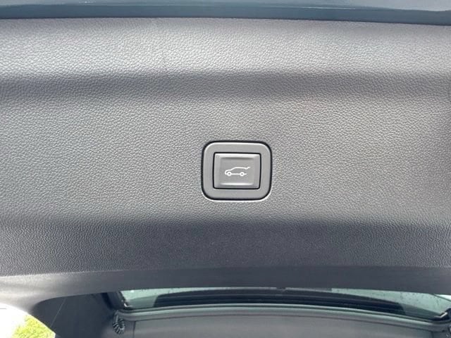 2026 Chevrolet Suburban Z71 - Photo 14