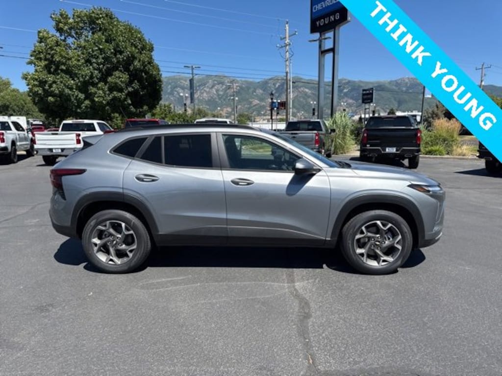 New 2025 Chevrolet Trax LT SUV